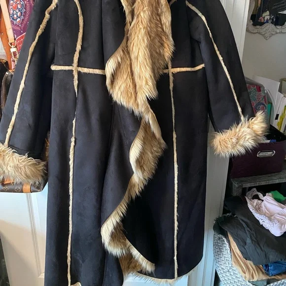 Brand new never worn Donna Salyer faux suede and fur! Long and very warm - Picture 2 of 4